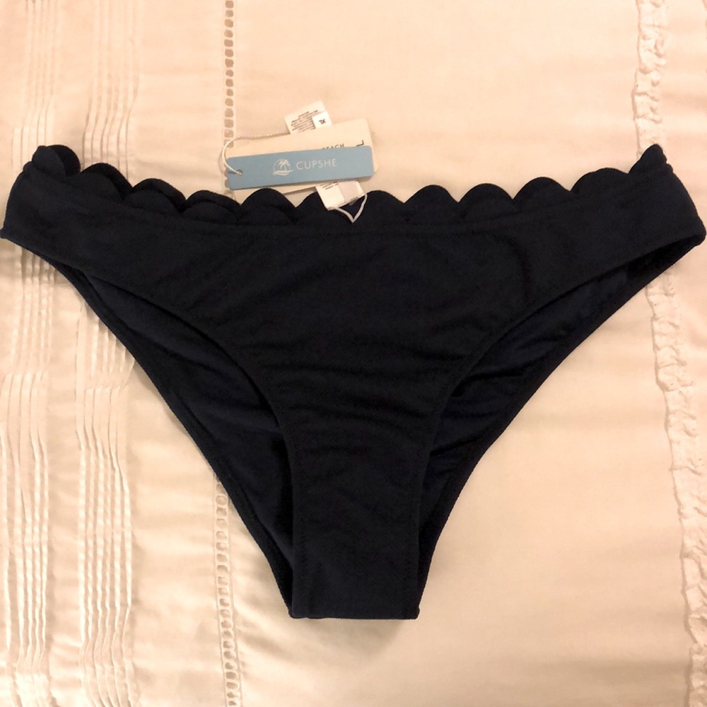 Scalloped bikini bottom
